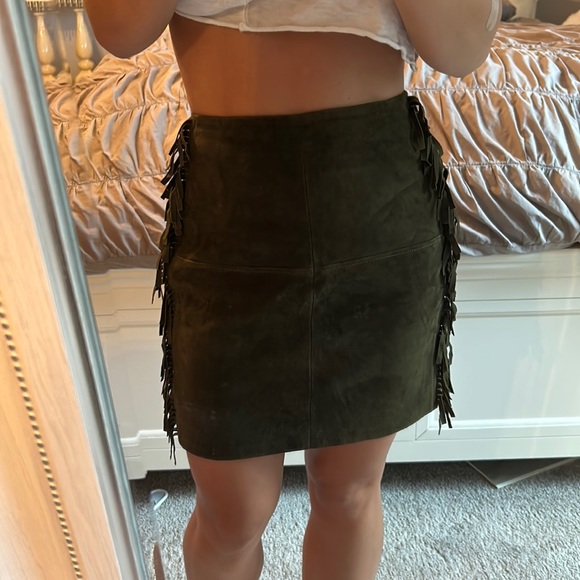 House of Harlow 1960 x Revolve fringe skirt - Picture 2 of 5